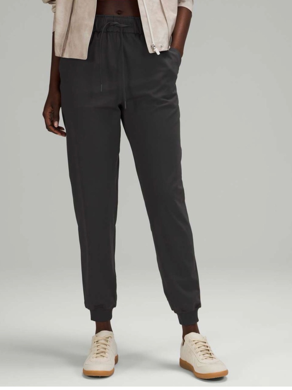Lululemon Stretch High-Rise Jogger Shorter Length women's size 2 graphite grey